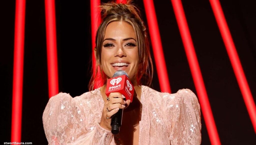 Jana Kramer Kids and Family Expenses